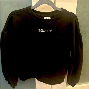 Soft sweatshirt with drop sleeves.